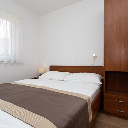 Apartments Crnekovic V Baška Eksteriør bilde
