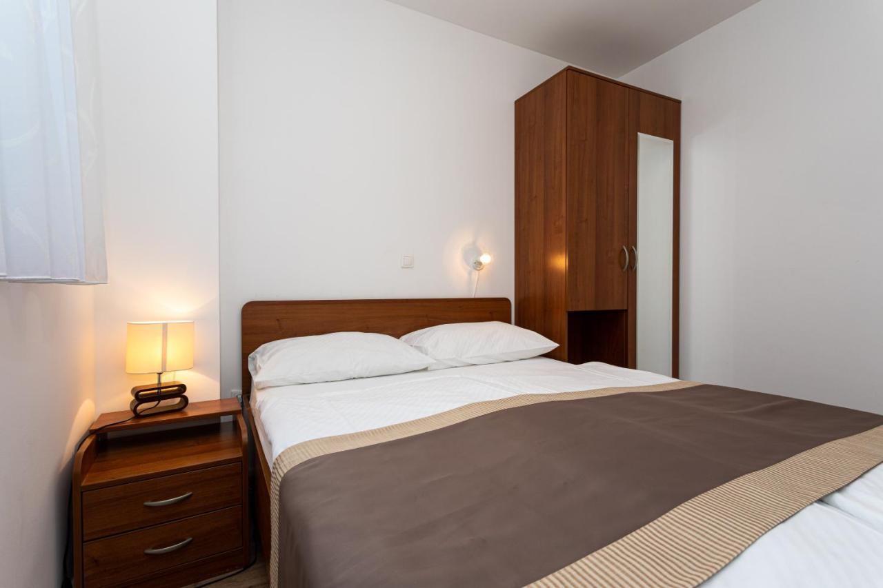 Apartments Crnekovic V Baška Eksteriør bilde