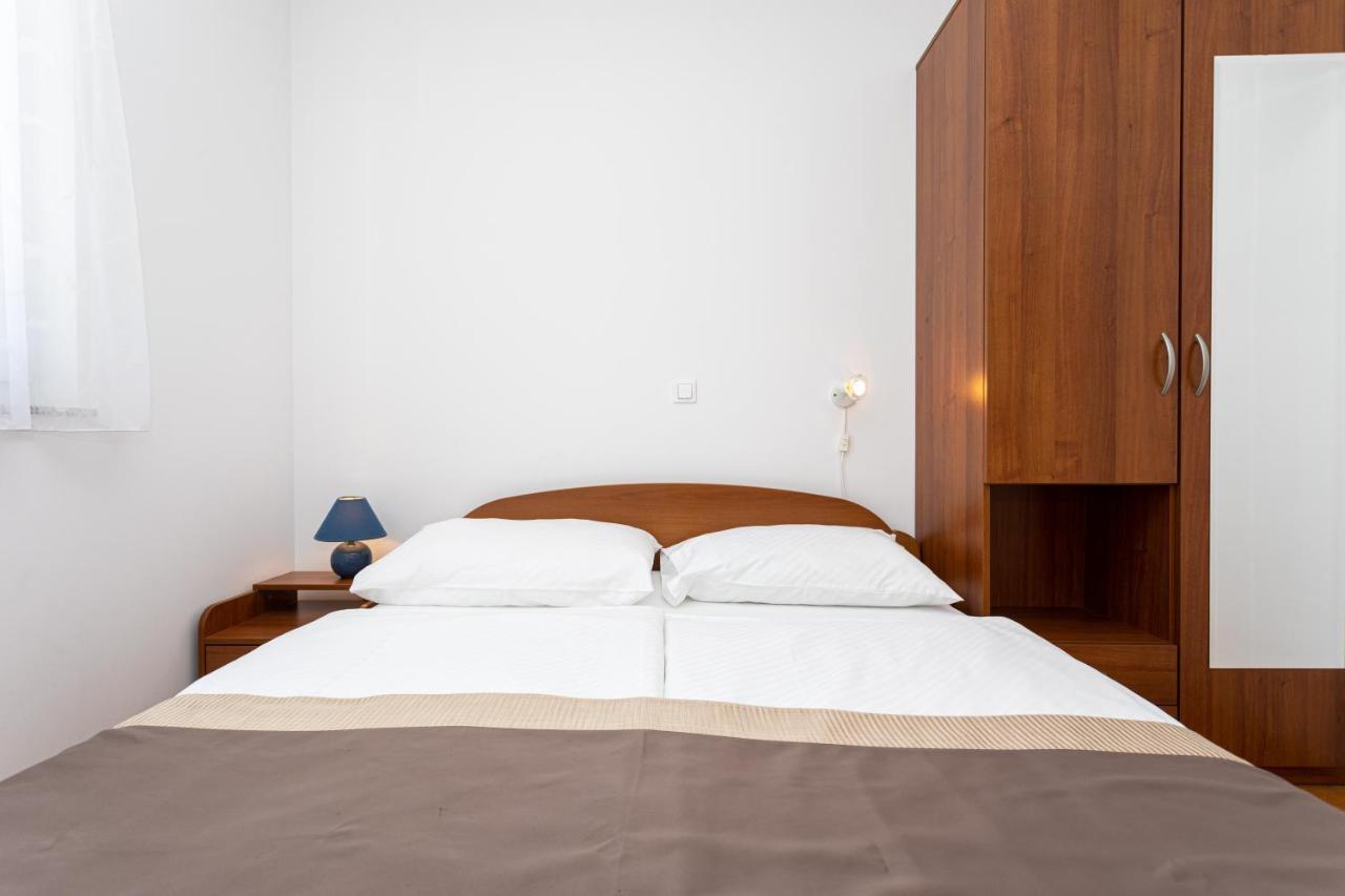 Apartments Crnekovic V Baška Eksteriør bilde