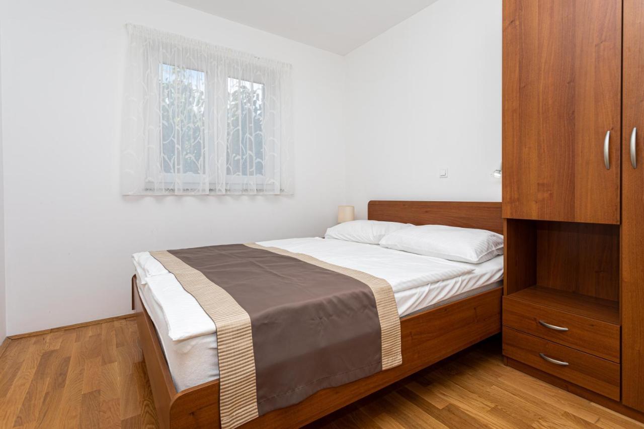 Apartments Crnekovic V Baška Eksteriør bilde