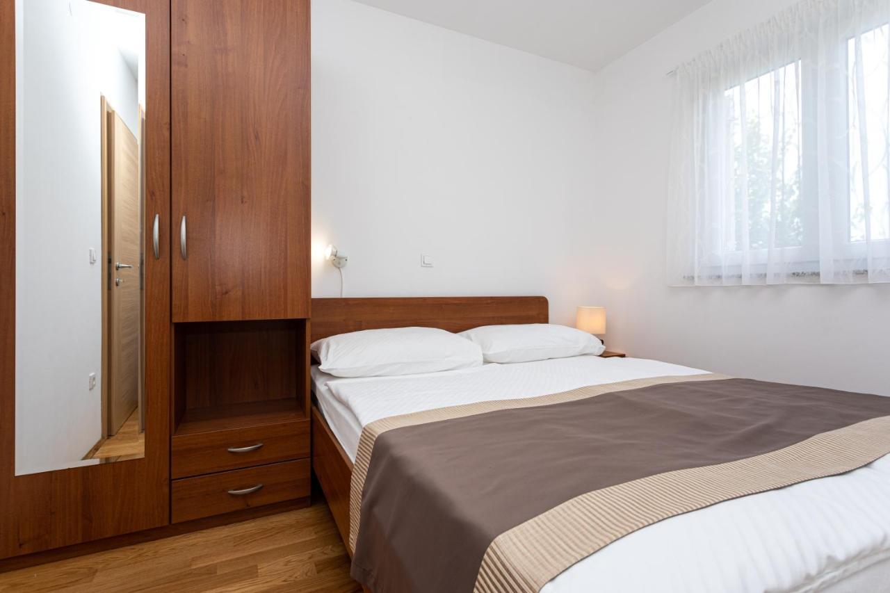 Apartments Crnekovic V Baška Eksteriør bilde