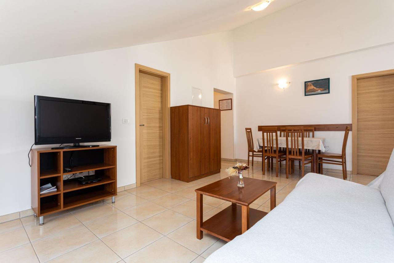 Apartments Crnekovic V Baška Eksteriør bilde