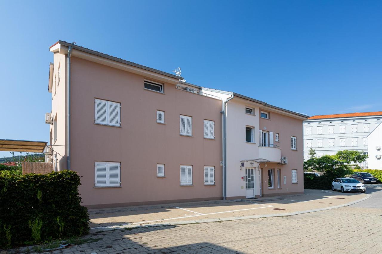 Apartments Crnekovic V Baška Eksteriør bilde