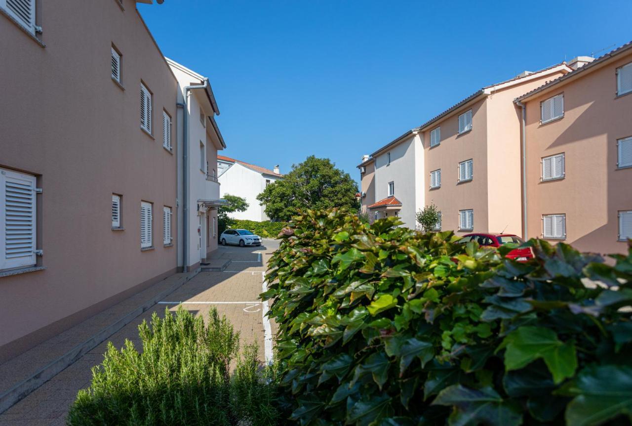 Apartments Crnekovic V Baška Eksteriør bilde